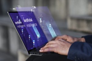 personas-generando-imagenes-usando-inteligencia-artificial-computadora-portatil (1)